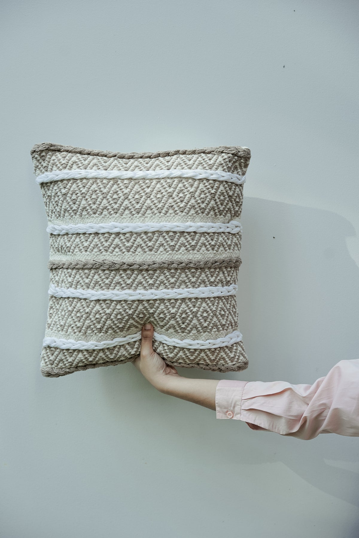 Kafe Handwoven Cushion Cover – ATMAH